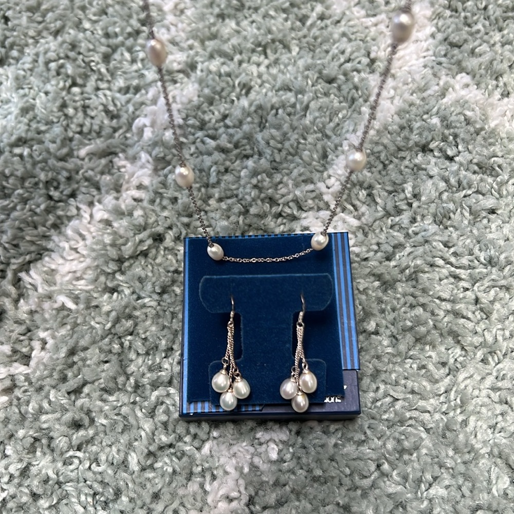 REAL PEARL ✨🐚✨ earring and necklace set. Brand new in box! Elegant & classic!